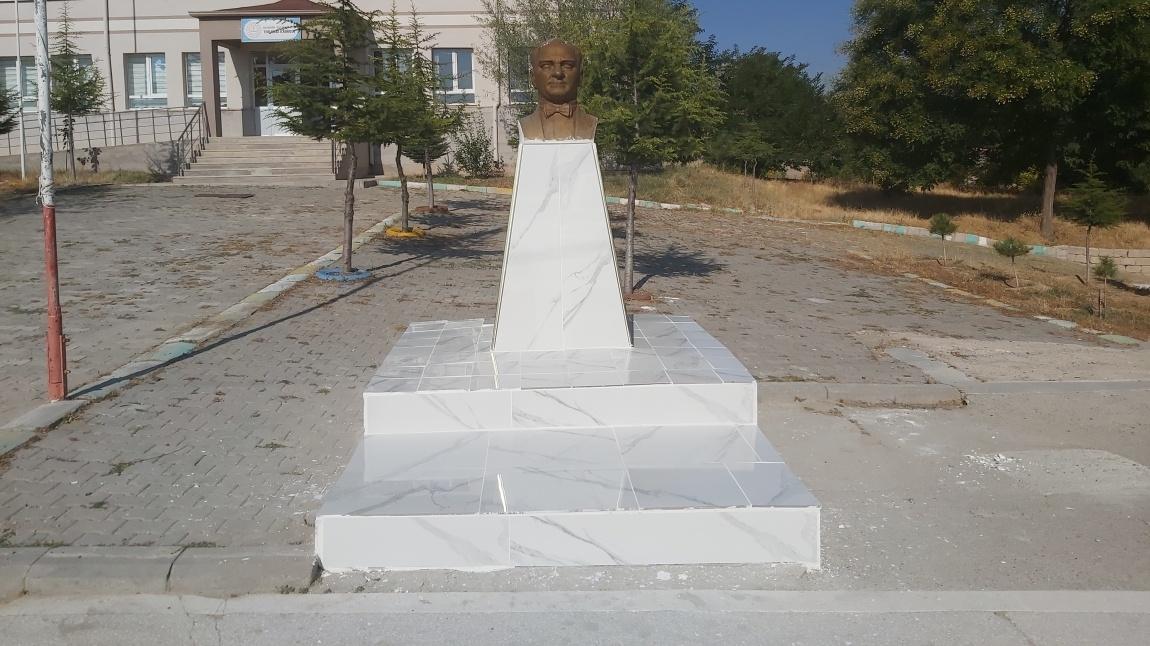 Okulumuz Atatürk Büstü Yenilendi